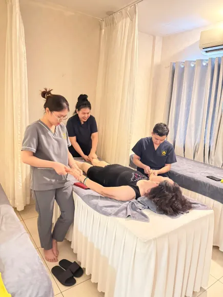 Đau cổ vai gáy do ngồi máy tính: Vì sao càng nghỉ càng mỏi và cách cải thiện hiệu quả